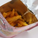 大学芋フレーバーをかけている様子