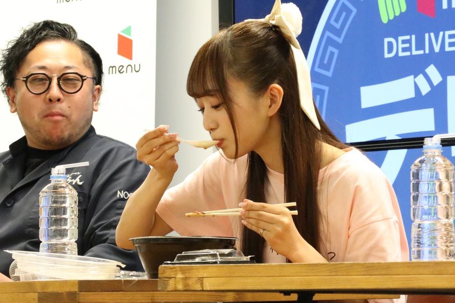 8人組アイドルグループ・ラフ×ラフの日比野芽奈さん