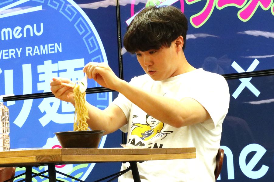 ラーメンYouTuberのSUSURU氏