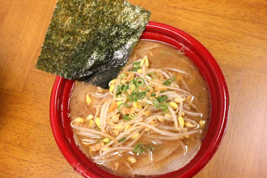 「博多ラーメン でぶちゃん」の「臭旨！BLACK」