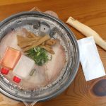 味変用のお酢とラー油つき