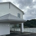 日本海を望む客室に、採れたての海鮮を味わう荒磯館。