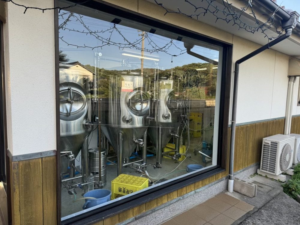 JR山陰本線の無人駅、波子駅をビール工房へと活用した、日本初のクラフトビール製造所「石見麦酒」。