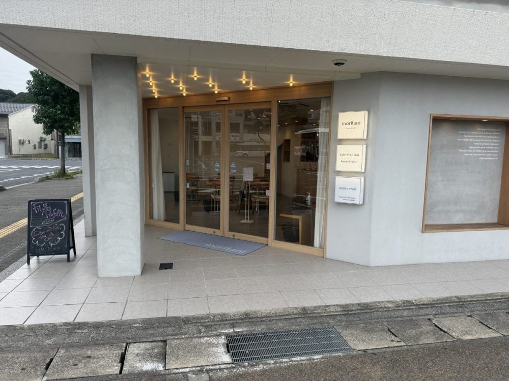 益田駅前の好立地に店舗を構えるFruits moritaniは、戦前から続く老舗果物店。