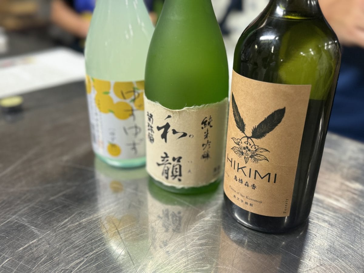 わさびにクロモジ、めずらしい焼酎が並ぶ