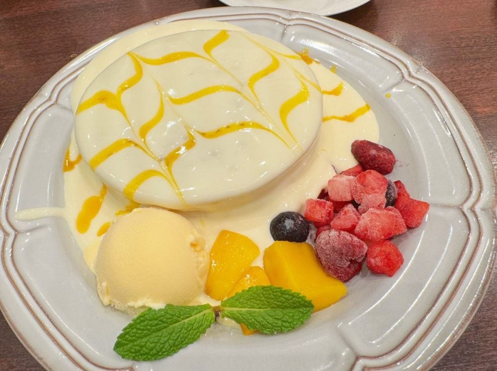 アップルマンゴー＆レアチーズクリームのホットケーキ