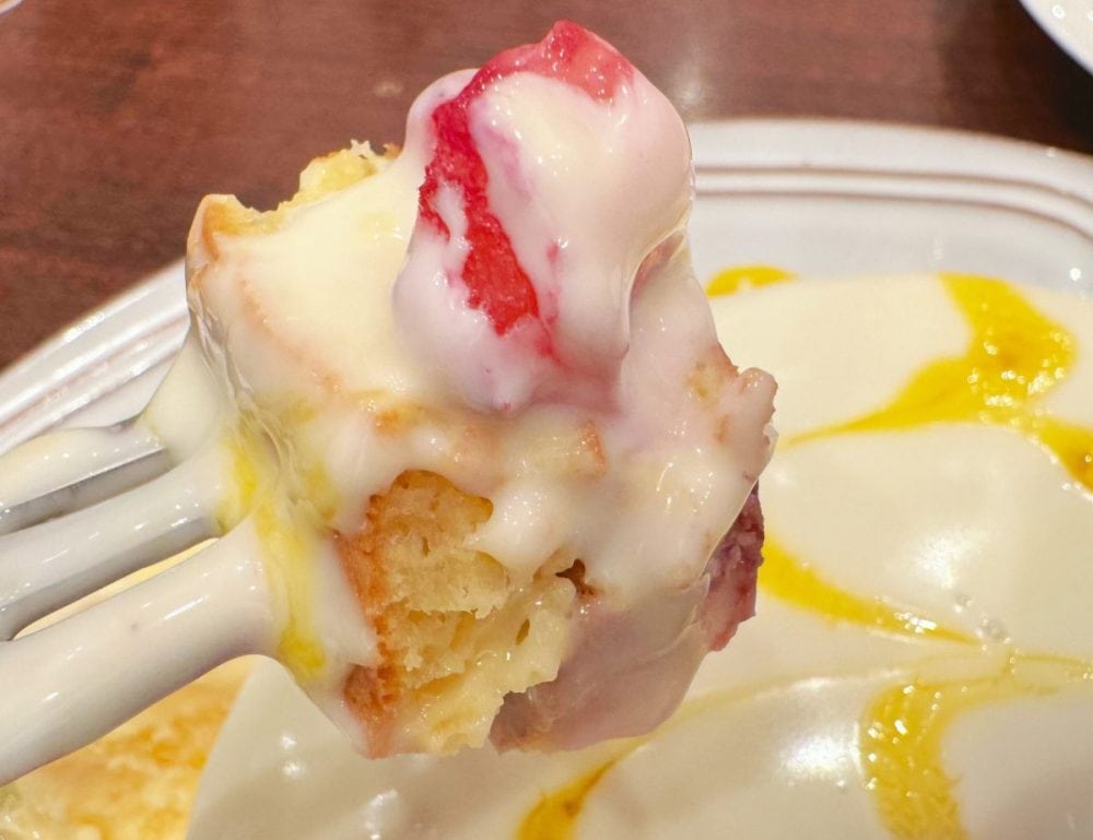 フローズンベリーやマンゴーとあわせて食べるのも良し