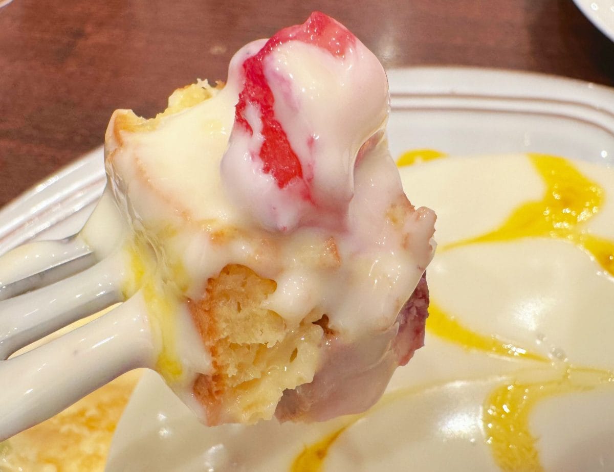 フローズンベリーやマンゴーとあわせて食べるのも良し