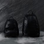 左から） クリーザン「ミニリュック」￥61,600 クリーザン「リュック」￥79,200