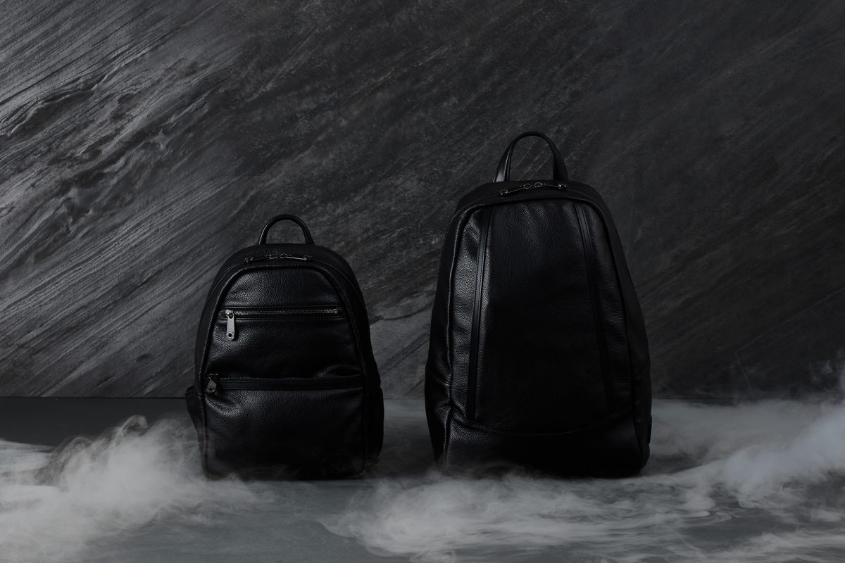 左から）
クリーザン「ミニリュック」￥61,600
クリーザン「リュック」￥79,200