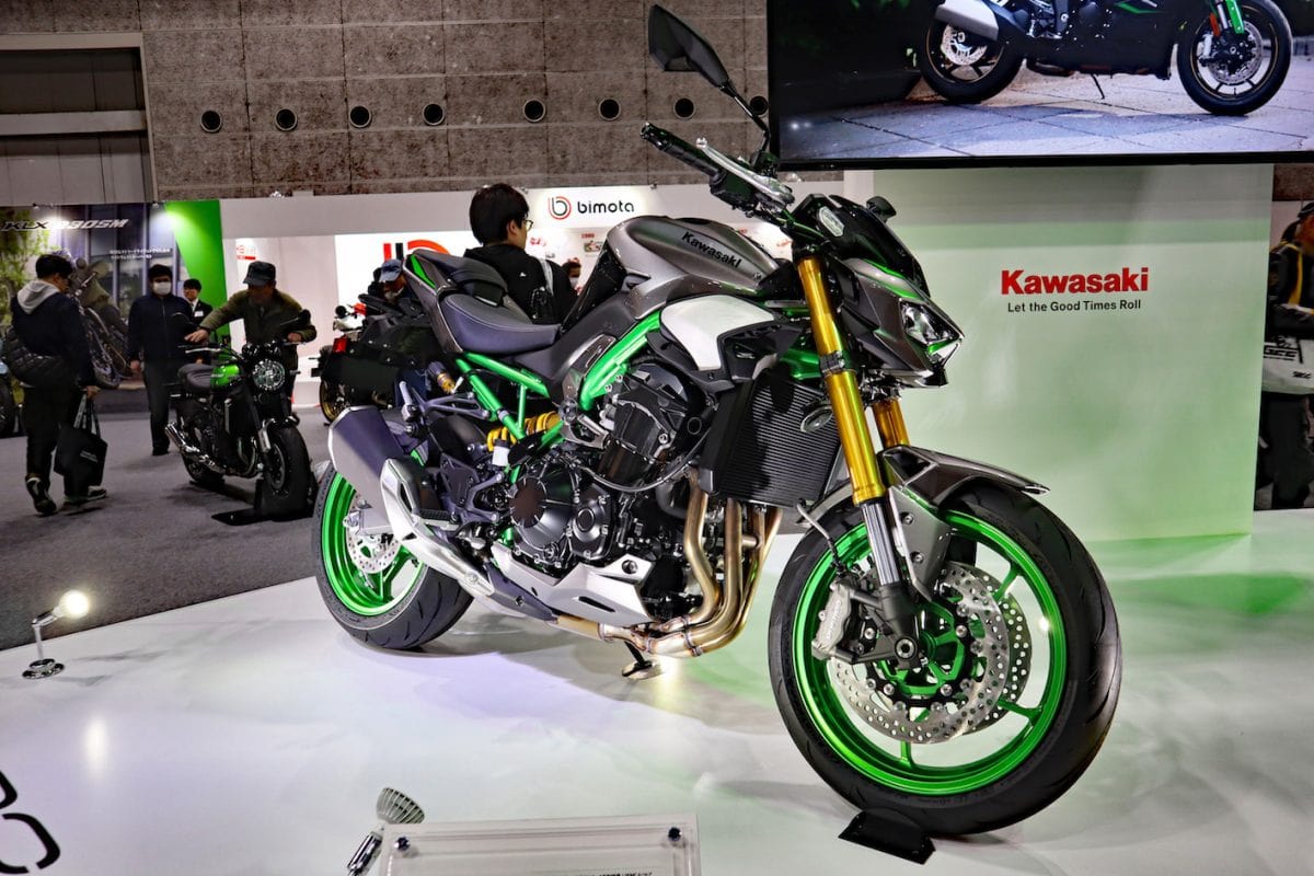 存在感際立つアグレッシブるなルックスと刺激的な走りが魅力となるストリートファイター「Z900 SE」