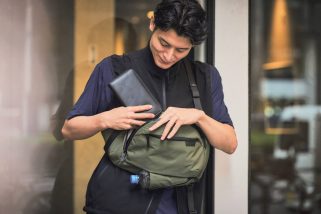 「タイパ最強の休日バッグ」ショルダーストラップにスマホが入るって便利！“移動中でもアクセスしやすい”アルパカのボディバッグを徹底解説