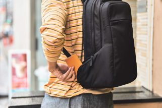 「このリュック、タイパ最強」秒で荷物にアクセスできる！“人間工学に基づいたデザイン設計”インケースの優秀バックパックを徹底解説