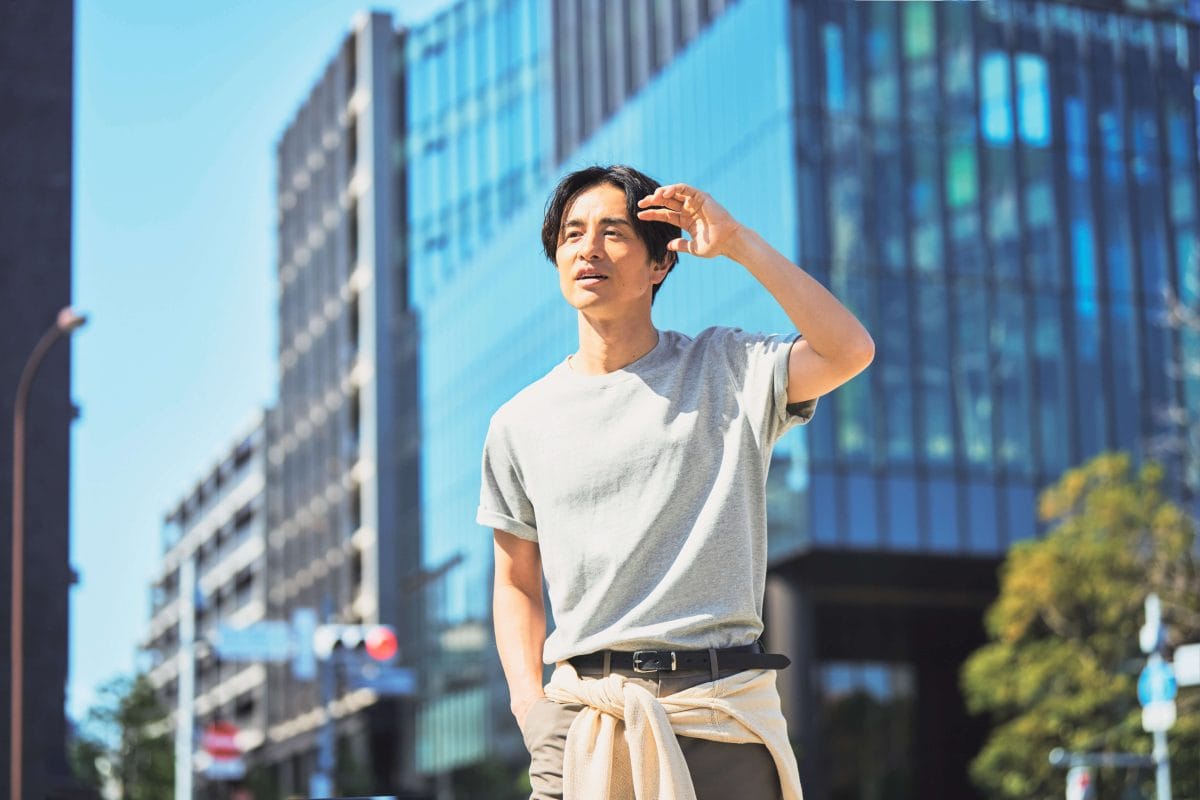 暑い夏tシャツに汗 汗ばむ夏の絶対定番が強化」グレーのTシャツでも“汗染みが目立たない