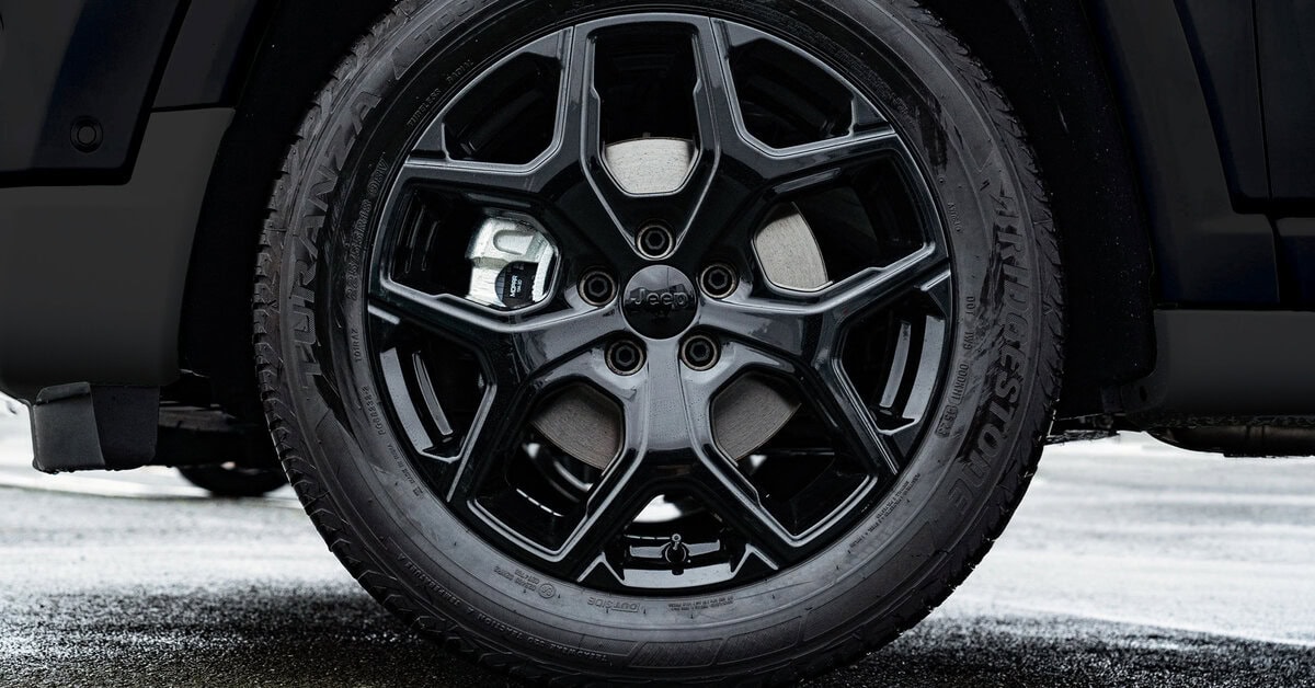 限定150台の特別なジープ」コンセプトは闇夜に浮かぶ漆黒のサメ…人気