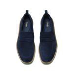 クラークス「マートックロー」￥20,900／ネイビースエード