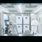 院内CPC（細胞培養加工施設）において、すべての培養作業を可視化・記録する体制が整えられている