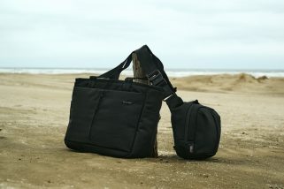 「入荷→完売を繰り返す」インケースの人気シリーズ“トラックス”にビジネスをさらに加速する”スリングバッグ＆トートバッグが仲間入り