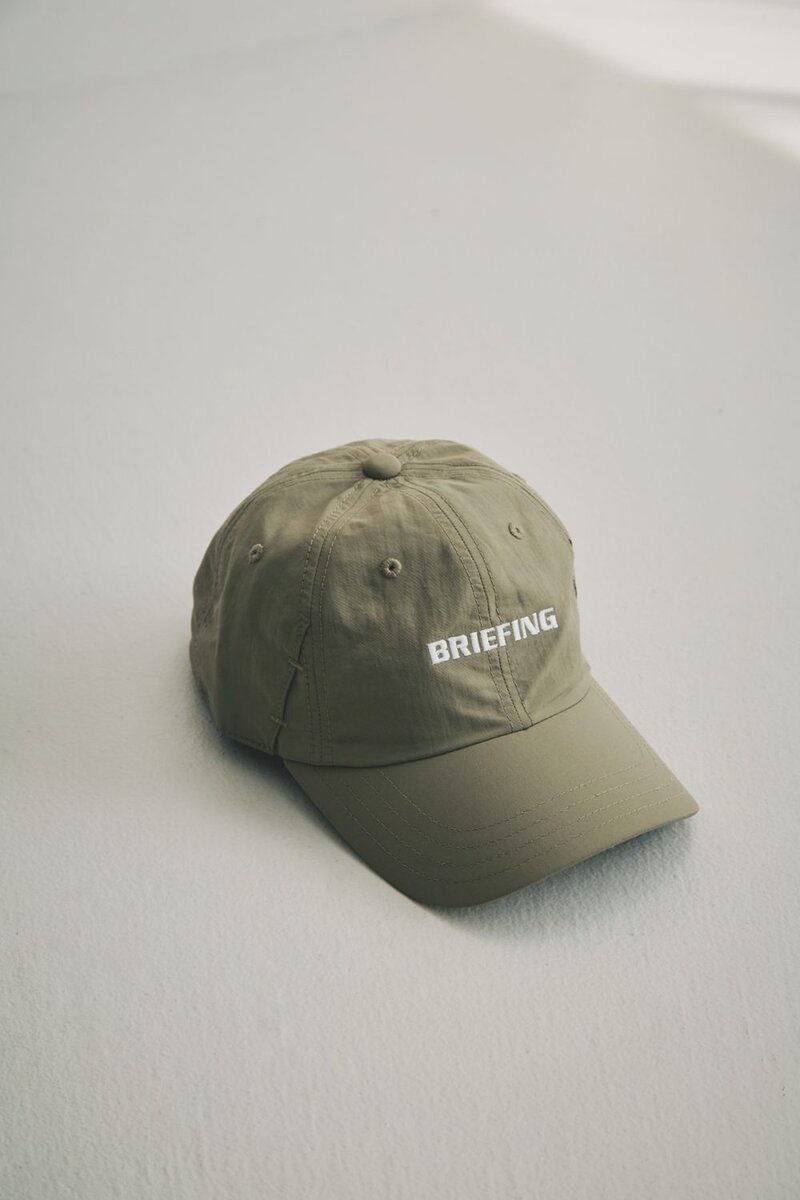 ブリーフィング ゴルフ×アイヴォル「WR ナイロン グラスホールド キャップ アイヴォル」￥8,800／オリーブ