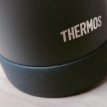 ボトルの底にはシリコーン製のカバーを装着