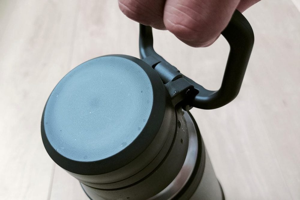 キャリーループ付きなので携帯性の高さも魅力