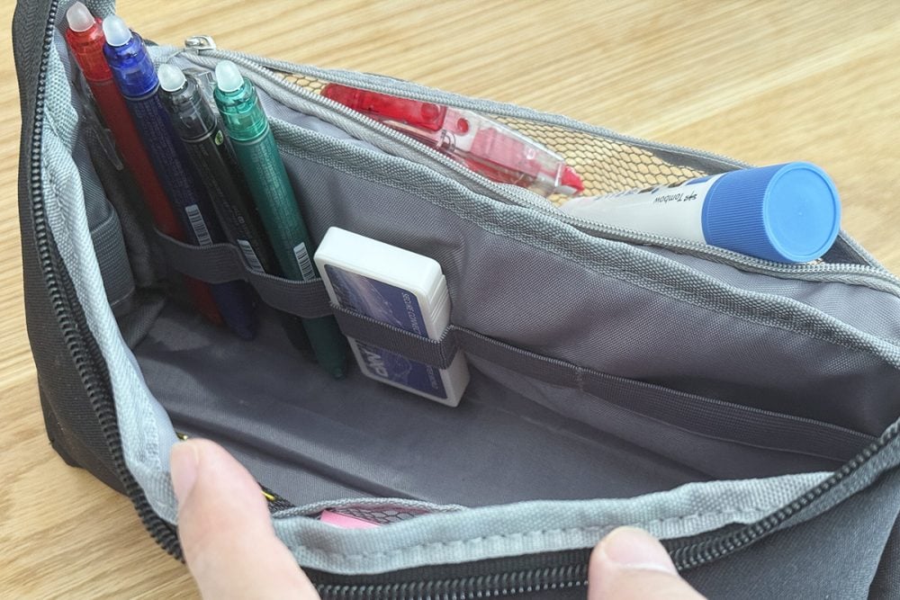 内装にはゴムバンドを用意