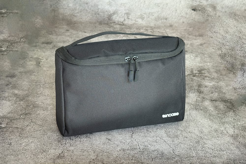 Incase [インケース] ガバッと開くスタンド式万能ケース サイズ（約）幅25×高さ16.5×マチ7cm