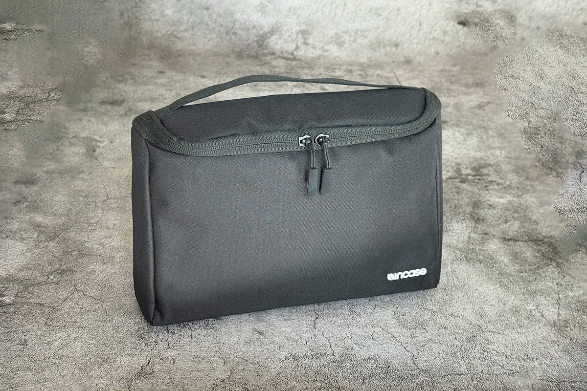 Incase [インケース] ガバッと開くスタンド式万能ケース サイズ（約）幅25×高さ16.5×マチ7cm