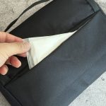 背面にはオープンポケットを装備
