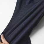 全体的にストレッチが効いており、動きを妨げることなく穿ける