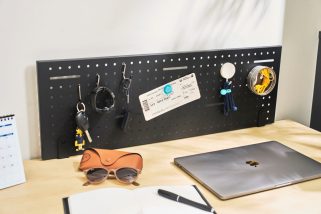 「ニトリのこれ優秀」探し物のイライラを解消！“デスク上に収納スペースを生み出す”傑作級の整理整頓アイテムを徹底解説