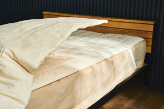 「無印良品のすごい寝具」1万円以下で快眠間違いなし！軽くて快適な自然素材“カポック”を使った薄掛ふとん＆敷パッドを徹底解説