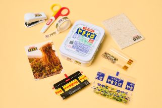 「ペヤングが付録!?」本物そっくり！大人気カップ焼きそば“ペヤング ソースやきそば”がかわいい文具になった！超豪華9点セットの中身は？【MonoMax7月号付録】