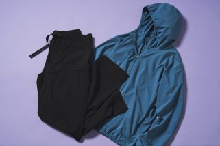 「ユニクロのこれ最強」まさに一軍レベルの梅雨対策ウェア！水に強くて動きやすい“万能すぎるパーカとパンツ”の実力をスタイリストが徹底解説