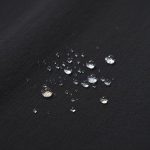 小雨程度なら弾いてくれるはっ水加工