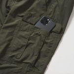 スマホがすっぽり入るカーゴポケット