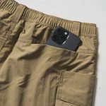 背面にもポケットが