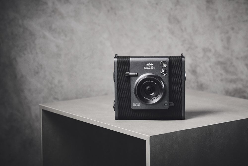 instax™“チェキ”シリーズのハイブリッドインスタントカメラの最上位モデル「instax WIDE Evo（インスタックス ワイド エヴォ）™」