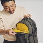 内装は明るいイエロー