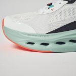 ソールにはGlide-Step™ジオメトリックミッドソール設計を採用