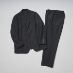 紳士　風を通す　ストレッチサッカージャケット ￥7,990 紳士　風を通すストレッチサッカーノータックパンツ ￥4,990