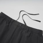 パンツはドローコード仕様なのでイージーパンツのようにも履ける