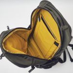 15インチPC対応のクッション入りオープンポケットを装備