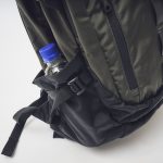 ボトルなどが収まるストレッチポケット