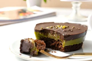 「話題のドバイチョコがケーキに!?」韓国で大バズり中スイーツを成城石井がアレンジしたら…“初の韓国グルメフェア”の本気度がすごかった