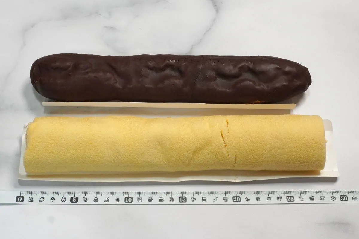 第3位　「この長さ・デカさはヤバい…」全長25cm超のエクレア!? 甘党にはたまらない“お得すぎるファミマ限定スイーツ”を実食レビュー！