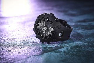 「こんなG-SHOCKありなの？」まるで生命体!? “斬新すぎるGA-V01”の機能とデザインに衝撃を受けた！／No.1モノ雑誌編集長のお墨付き『コレ買いです』Vol.111