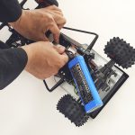 走行用7.2Vバッテリーや充電器、車のコントロールに使用するホイールトリガータイプの送信機がセットに