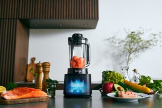 「指ひとつでシェフクオリティ」食材の量や固さを自動で検知！“ニンジャのすごいプレミアムミキサー”に注目