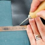 マーキングするのには、100円ショップで売っているアイスピックなどが便利
